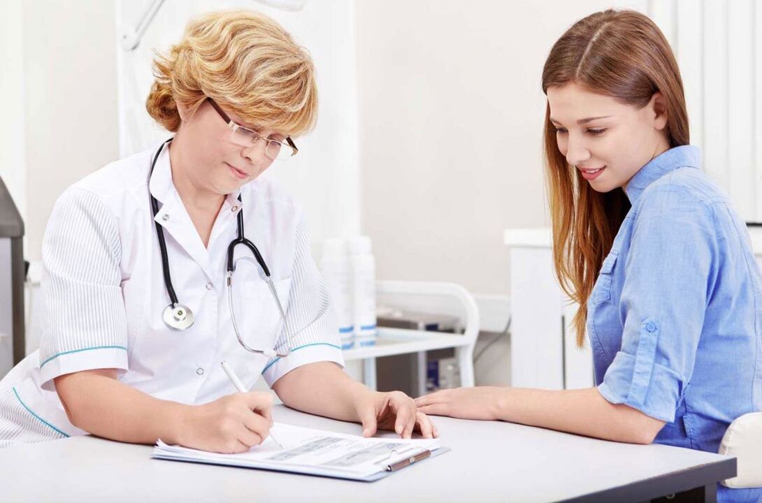 Pour diagnostiquer la cystite, le médecin prescrira des tests de diagnostic à la femme.